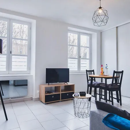 Apartment T2 Bck And Wood 