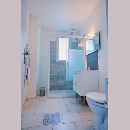 Apartment T2 Bck And Wood 